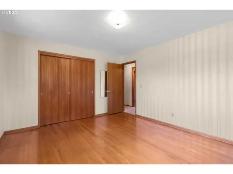 327 Ne 105th Avenue Portland OR 97220