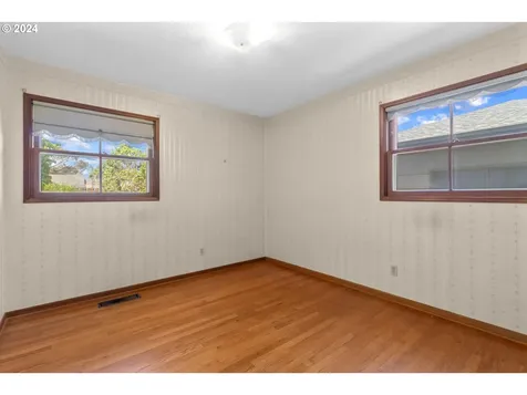 327 Ne 105th Avenue Portland OR 97220