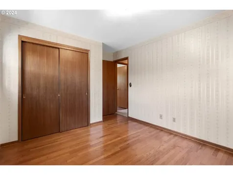 327 Ne 105th Avenue Portland OR 97220