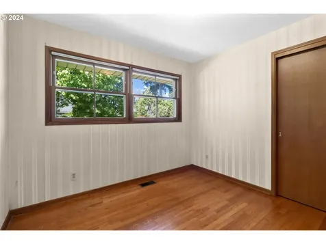 327 Ne 105th Avenue Portland OR 97220