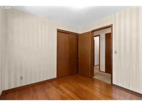 327 Ne 105th Avenue Portland OR 97220