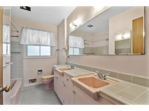 327 Ne 105th Avenue Portland OR 97220