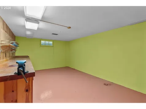 327 Ne 105th Avenue Portland OR 97220