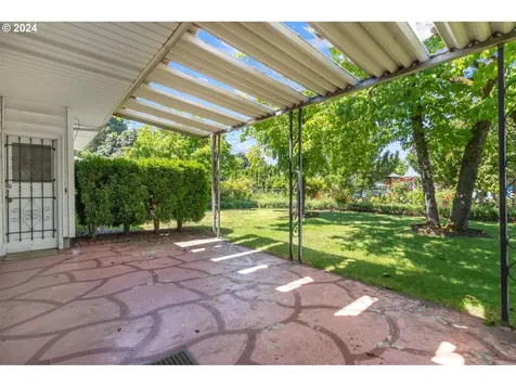 327 Ne 105th Avenue Portland OR 97220