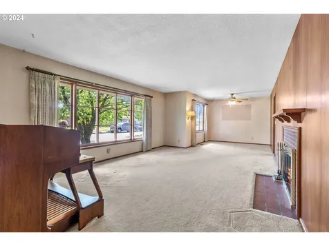 327 Ne 105th Avenue Portland OR 97220