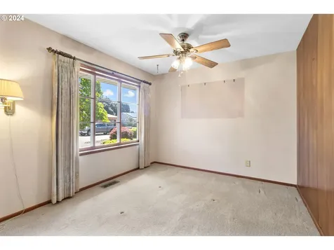 327 Ne 105th Avenue Portland OR 97220