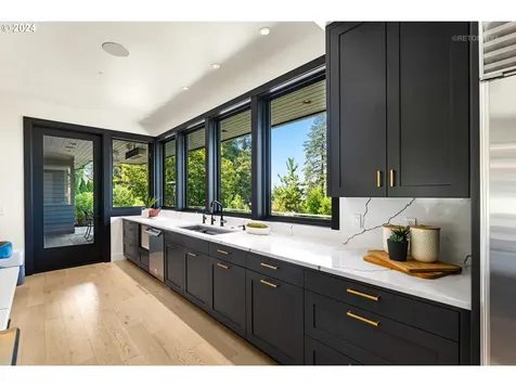 17575 Crestline Drive Lake Oswego OR 97034