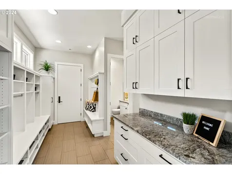 17575 Crestline Drive Lake Oswego OR 97034