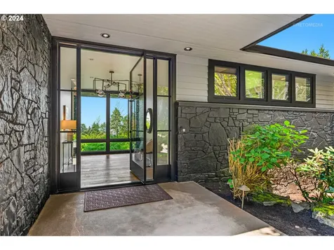 17575 Crestline Drive Lake Oswego OR 97034