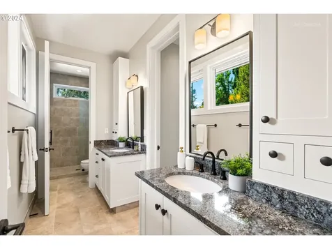 17575 Crestline Drive Lake Oswego OR 97034