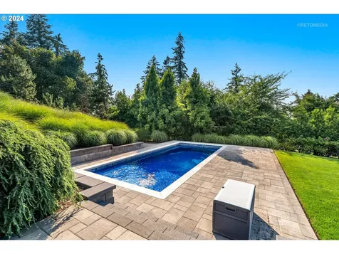 17575 Crestline Drive Lake Oswego OR 97034