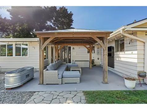 9220 SW Washington Drive Portland OR 97223
