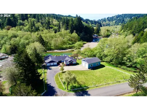 120 Laurence Lane Brookings OR 97415