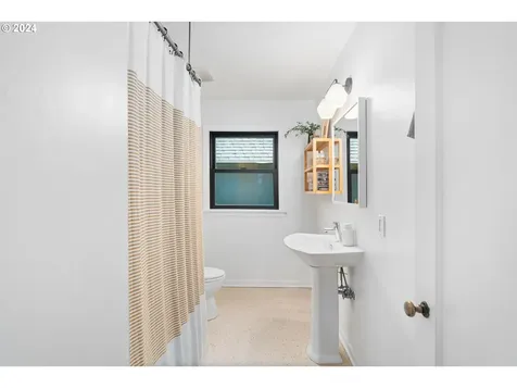 5634 NE 35th Avenue Portland OR 97211