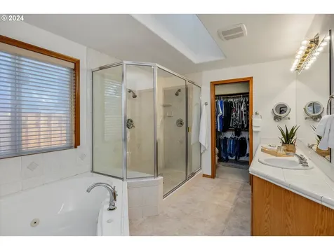 1230 NE 54th Avenue Hillsboro OR 97124