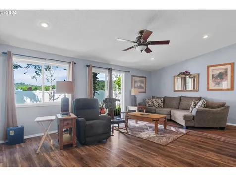 2507 Redwood Avenue Longview WA 98632
