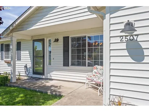 2507 Redwood Avenue Longview WA 98632