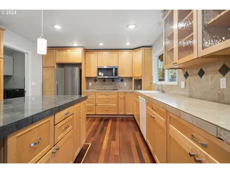 11006 SW 60th Avenue Portland OR 97219