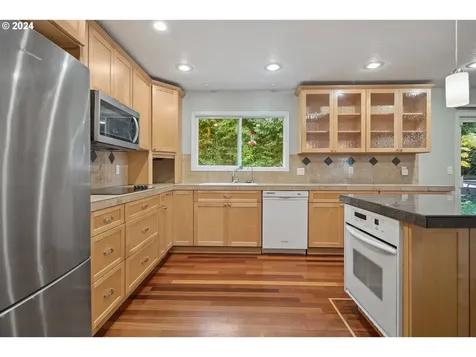 11006 SW 60th Avenue Portland OR 97219