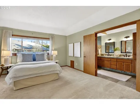 4445 NW Kahneeta Drive Portland OR 97229
