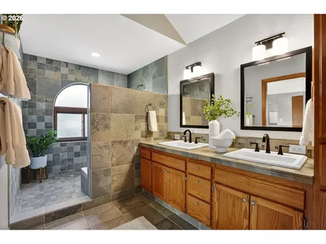 4445 NW Kahneeta Drive Portland OR 97229