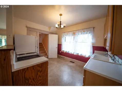 634 Mcclure Avenue Astoria OR 97103