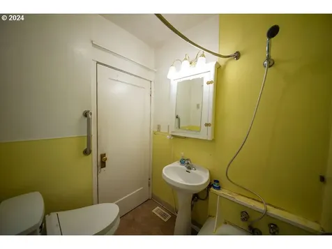 634 Mcclure Avenue Astoria OR 97103