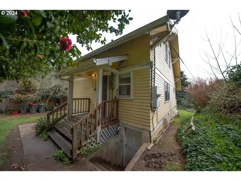 634 Mcclure Avenue Astoria OR 97103