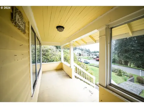 634 Mcclure Avenue Astoria OR 97103