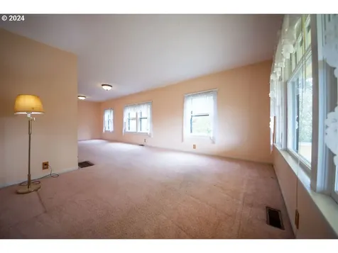 634 Mcclure Avenue Astoria OR 97103