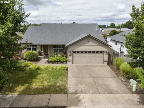 2835 Roanoke Street Woodburn OR 97071
