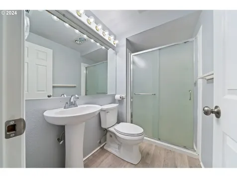 704 Ne 160th Avenue Vancouver WA 98684