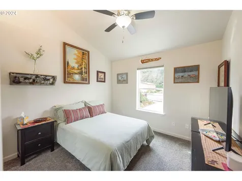 997 Seagate Avenue Coos Bay OR 97420
