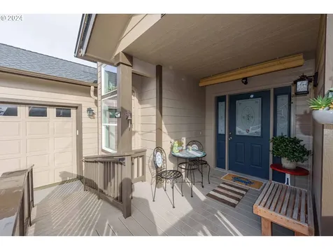 997 Seagate Avenue Coos Bay OR 97420
