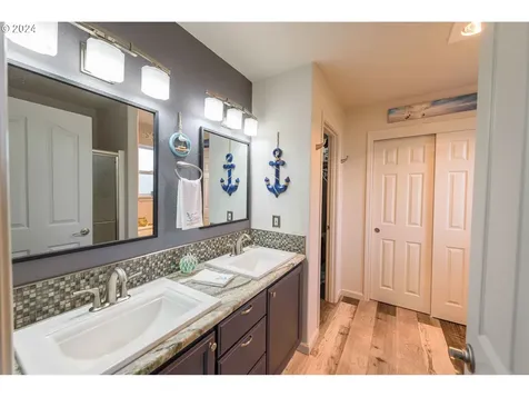 997 Seagate Avenue Coos Bay OR 97420