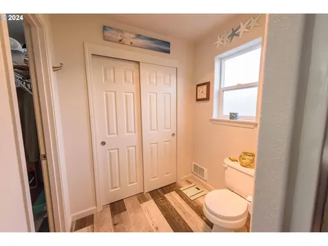 997 Seagate Avenue Coos Bay OR 97420