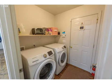 997 Seagate Avenue Coos Bay OR 97420