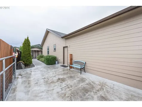 997 Seagate Avenue Coos Bay OR 97420