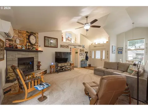 997 Seagate Avenue Coos Bay OR 97420
