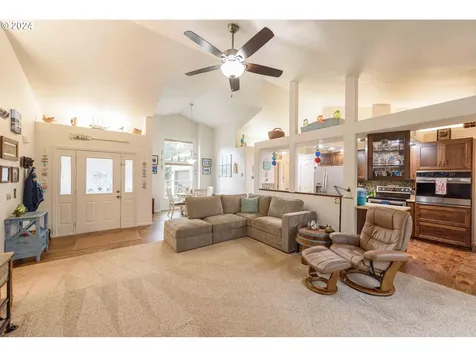 997 Seagate Avenue Coos Bay OR 97420