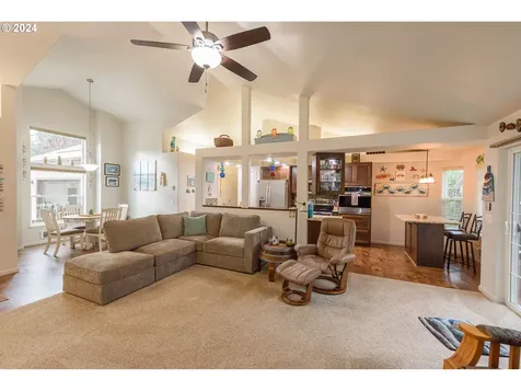 997 Seagate Avenue Coos Bay OR 97420