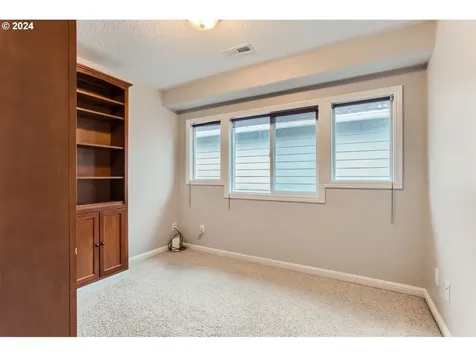 3320 N Arlington Place Portland OR 97217