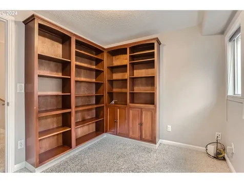 3320 N Arlington Place Portland OR 97217