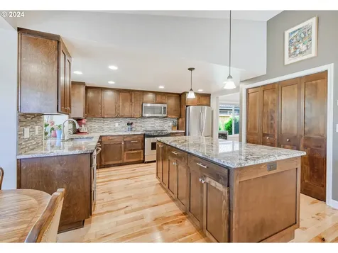 3031 Metolius Drive Eugene OR 97408