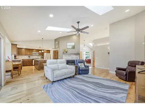 3031 Metolius Drive Eugene OR 97408