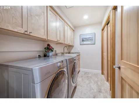 3031 Metolius Drive Eugene OR 97408
