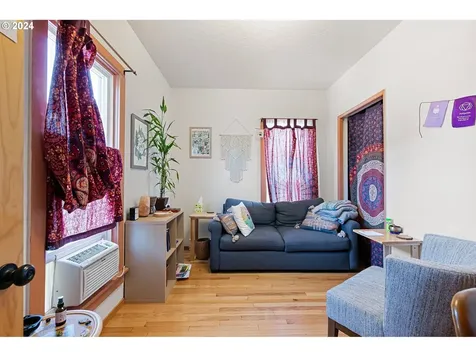 739 W 5th Avenue Eugene OR 97402
