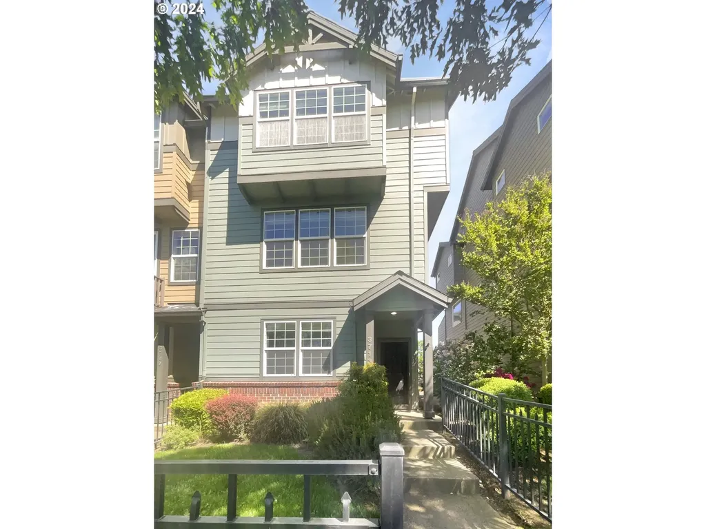 3713 E Oak Grove Street Newberg OR 97132
