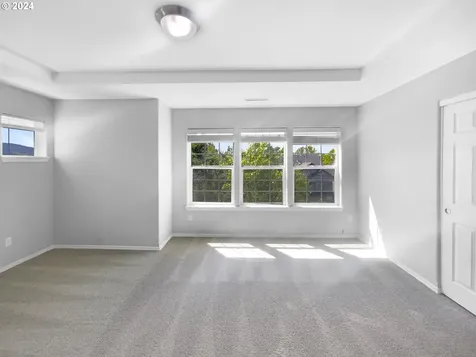 3713 E Oak Grove Street Newberg OR 97132