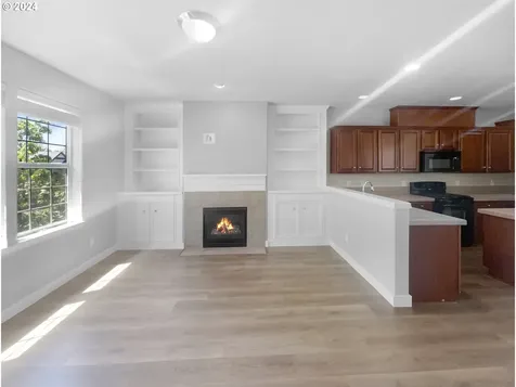 3713 E Oak Grove Street Newberg OR 97132